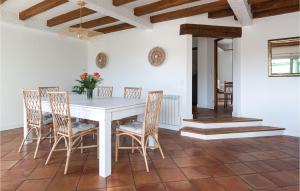 Maisons de vacances Nice Home In Guidel With Wifi : photos des chambres
