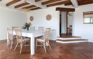 Maisons de vacances Awesome home in Guidel with WiFi and 4 Bedrooms : photos des chambres