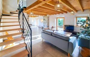 Maisons de vacances Nice home in Neulliac with WiFi and 4 Bedrooms : photos des chambres