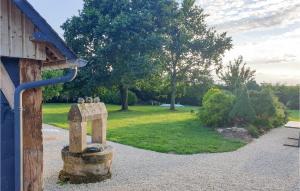 Maisons de vacances Nice home in Neulliac with WiFi and 4 Bedrooms : photos des chambres