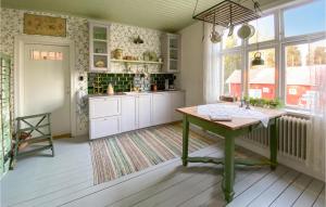 Awesome Home In Bredaryd With Wifi