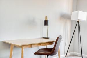 Bethesda 1BR w Gym Pool Concierge nr Metro WDC-409