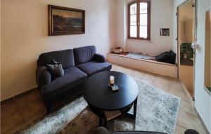 Maisons de vacances Awesome home in Servian with 2 Bedrooms : photos des chambres