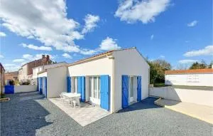 Nice Home In Saint-Georges-Doléron - Les Sables Vignier