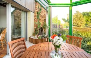 Maisons de vacances Nice Home In Guidel With Wifi : photos des chambres