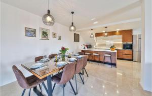 Stunning Home In Solin 