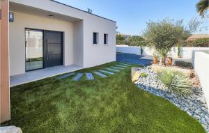 Maisons de vacances 5 Bedroom Beautiful Home In Puimisson : photos des chambres