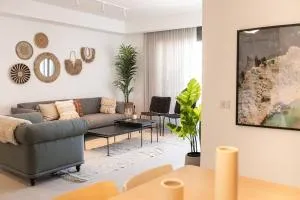 By the Beach - דירת נופש מדהימה באכזיב עם מרפסת ונוף לים- צמודה לחוף - 3Bdrm apartment with balcony and Sea View near Achziv Beach - Beẕet