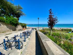 Maisons de vacances NEW Remodeled Home 4Bed/3.5Bath, Walking to BEACH! : photos des chambres