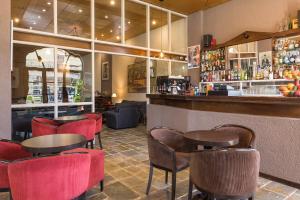 Arahova Inn Hotel
