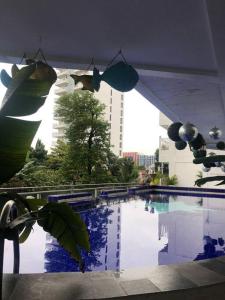 Sheryll Escapes - Kandi big 1 BR, king bed, free housekeeping, fiber fast internet