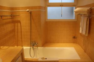 Hotels Hotel Les Palmiers : photos des chambres