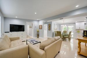 Pelican Nest, Tropical Naples Villa with Pool