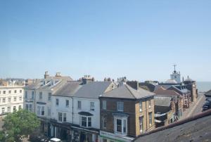 Stunning large Victorian Maisonette with sea view
