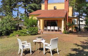 Beautiful Home In Pomer With Wifi