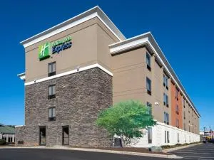 Holiday Inn Express & Suites Greensboro - I-40 atWendover by IHG - Sedgefield