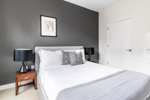 Somerville 1BR w Gym Doorman nr Assembly Row BOS-229