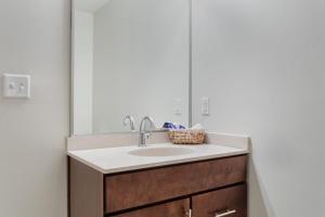 Cambridge 1BR w WD Private access to Linr Park BOS-361