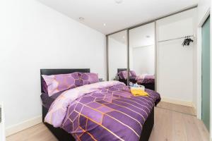 One bed flat with additional double mattress suitable for 4