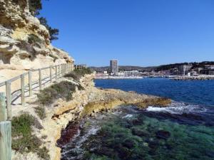 Appart'hotels grand studio terrasse de standing vue mer et village : photos des chambres