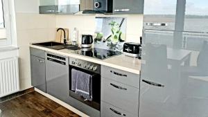 Moderne Ferienwohnung mit Balkon direkt an der Peene