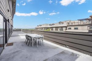 King Beds and Patio Dining in ATX West Campus Gem