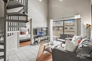 King Beds and Patio Dining in ATX West Campus Gem