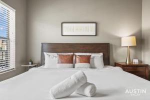 King Beds and Patio Dining in ATX West Campus Gem