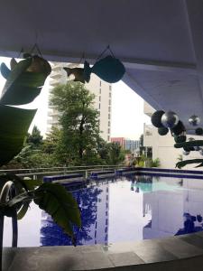 Sheryll Escapes - Kandi Palace Posh 9th floor new studio with King bed and housekeeping