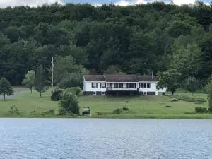 Private Lake House in Monticello - Greenfield Park