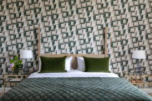 Refurbished Chateau Sleeps 20 with Luxury Pool