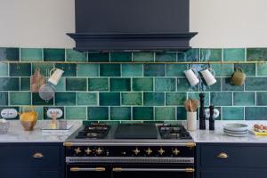 Refurbished Chateau Sleeps 20 with Luxury Pool