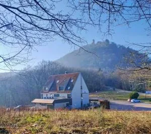 Au pied du Château - 坦嫩基什