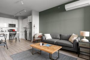 Loop 1BR w Gym Roofdeck WD nr W Loop the CHI-210