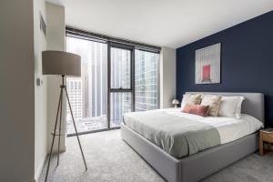 Loop 1BR w Gym Pool WD nr Financial District CHI-222