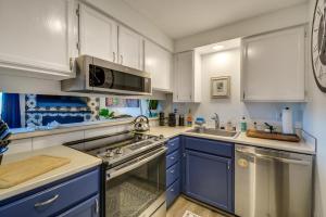 Walk to the Beach Ocean Shores Condo!