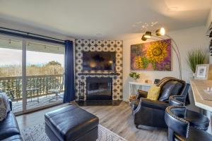 Walk to the Beach Ocean Shores Condo!