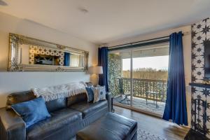 Walk to the Beach Ocean Shores Condo!