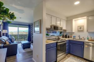 Walk to the Beach Ocean Shores Condo!