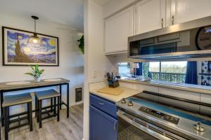 Walk to the Beach Ocean Shores Condo!