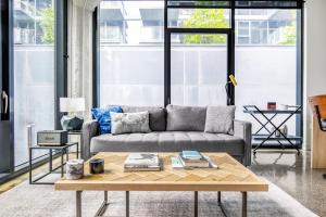River N 1BR w Gym Rooftop nr L Parks CHI-321