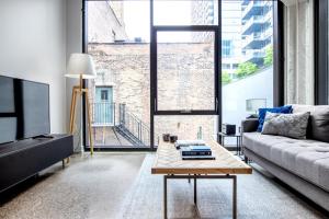 River N 1BR w Gym Rooftop nr L Parks CHI-321