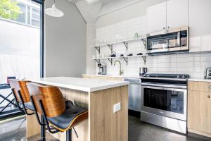 River N 1BR w Gym Rooftop nr L Parks CHI-321