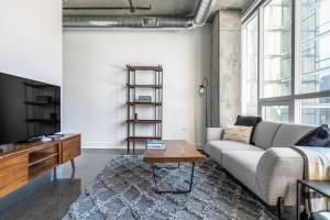 River N 1BR w Gym Pool nr L stop Beach CHI-362