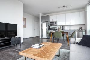 Logan Sq 2BR w Gym Roof 1 block to L CHI-373