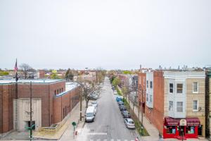 Logan Sq 2BR w Gym Roof 1 block to L CHI-373