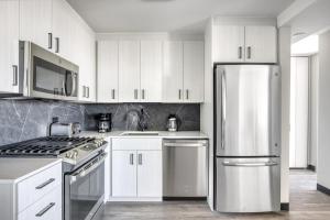 Medical District 1BR w Gym WD 1 block to L CHI-462