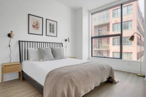 W Loop Studio w Gym Pool in heart of Greektown CHI-564