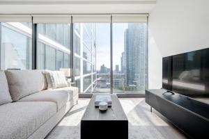 S Loop 1br w pool gym spa nr Grant Park CHI-743