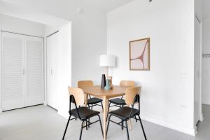W Loop 1BR w Gym Coworking nr UIC CHI-753